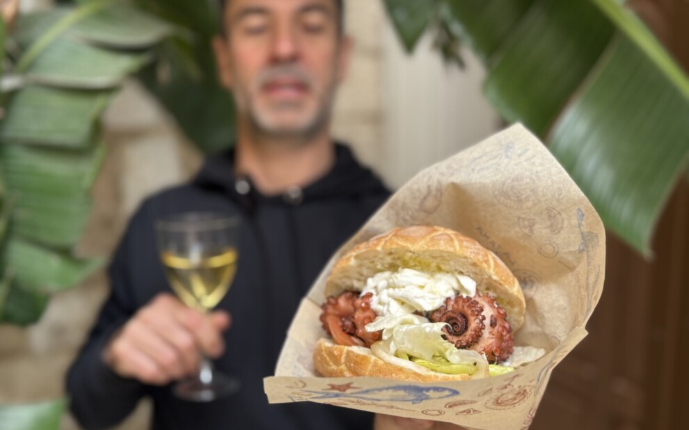 panino polpo in mano